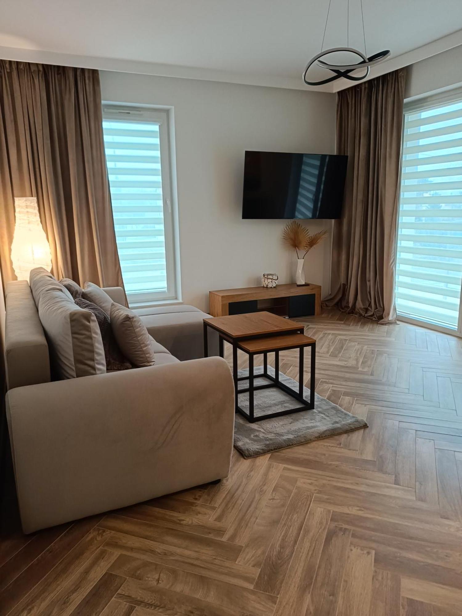 Apartment 2 *